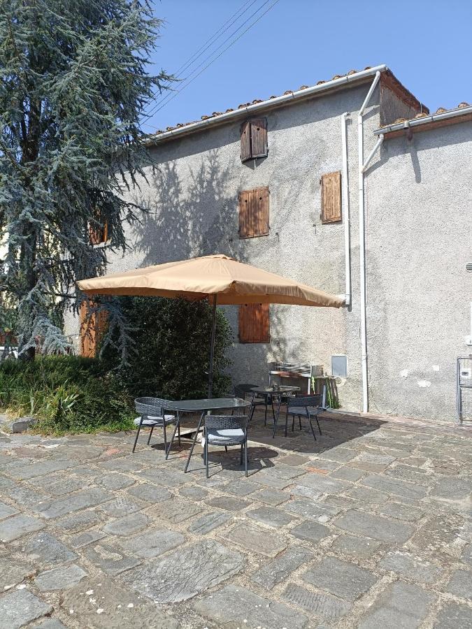 Il Borgo Dei Pini Apartment Vinci Luaran gambar