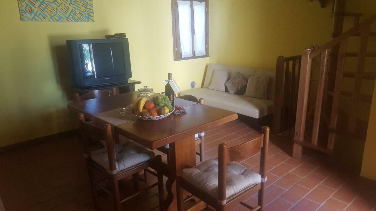 Il Borgo Dei Pini Apartment Vinci Luaran gambar